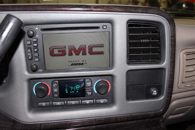 GMC Yukon XL 2006 photo 1