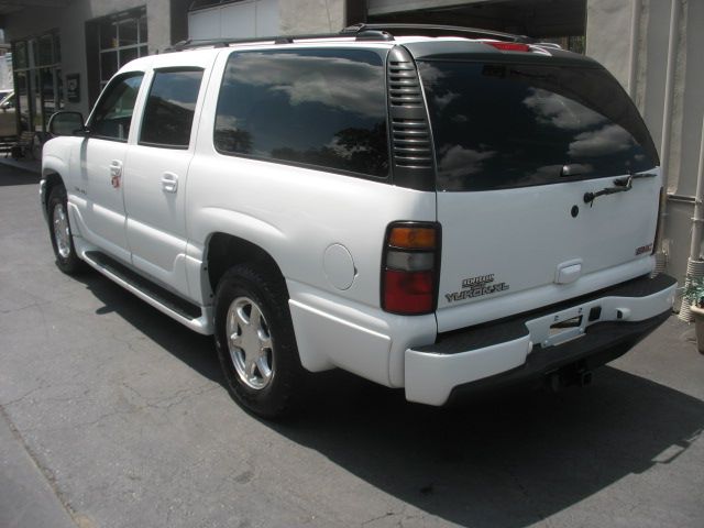 GMC Yukon XL 2006 photo 2