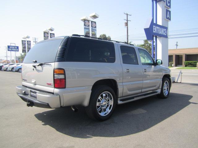 GMC Yukon XL 2006 photo 3