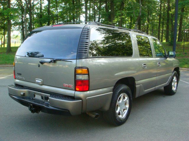 GMC Yukon XL 2006 photo 12