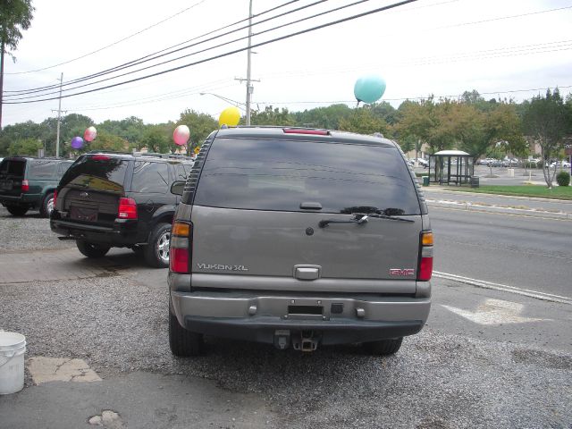 GMC Yukon XL 2006 photo 3