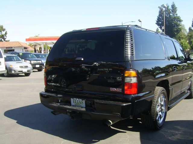 GMC Yukon XL 2006 photo 11