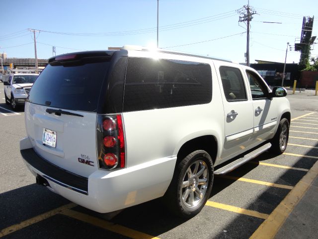 GMC Yukon XL RWD V6 SUV