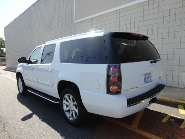 GMC Yukon XL 2007 photo 2