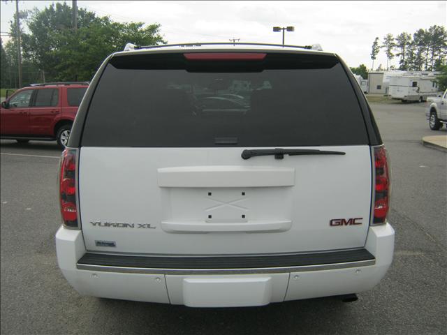 GMC Yukon XL 2007 photo 1