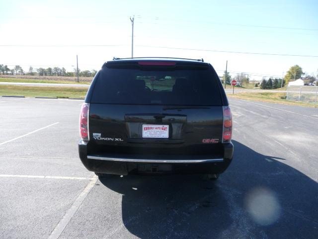 GMC Yukon XL 2007 photo 2