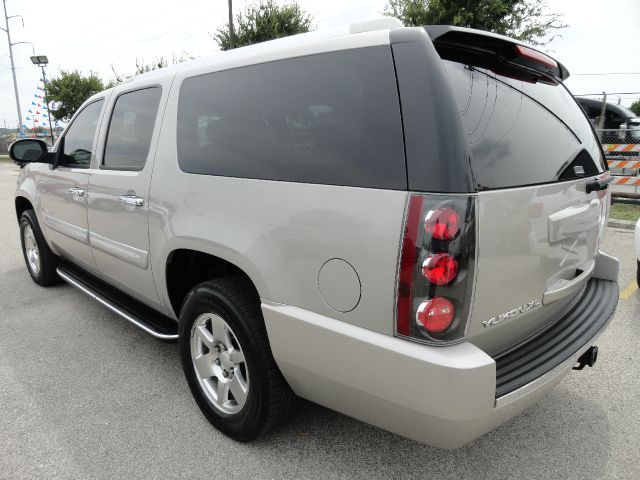 GMC Yukon XL SXT Van SUV