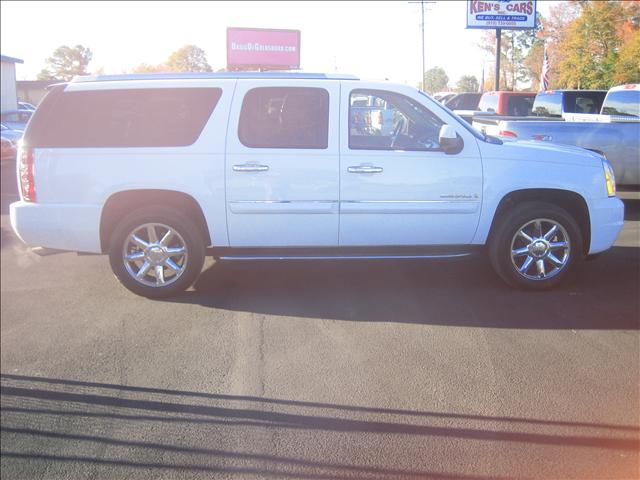 GMC Yukon XL EX Sedan 4D Sport Utility