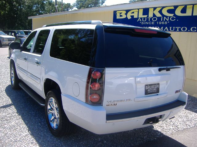 GMC Yukon XL 2007 photo 3