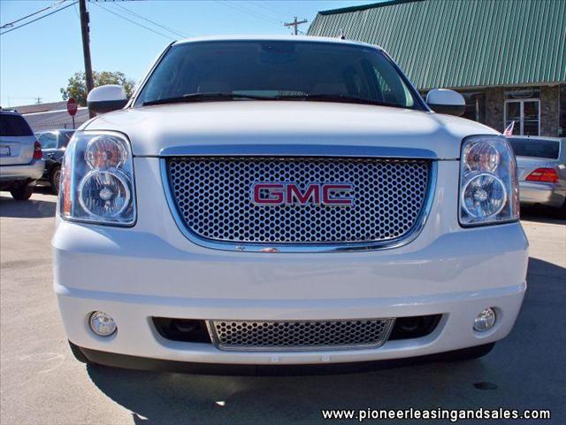 GMC Yukon XL 2008 photo 2