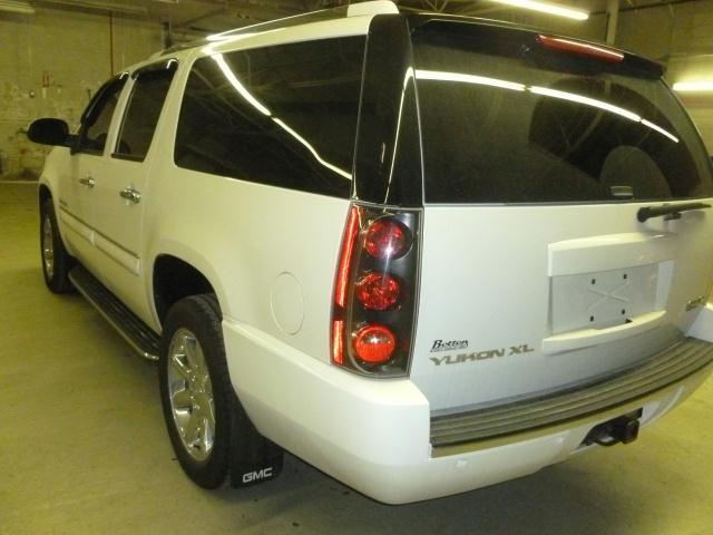 GMC Yukon XL 2008 photo 2