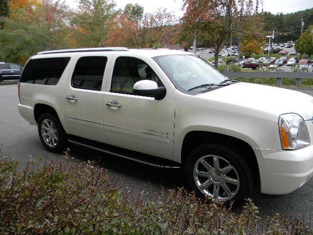 GMC Yukon XL 2009 photo 1