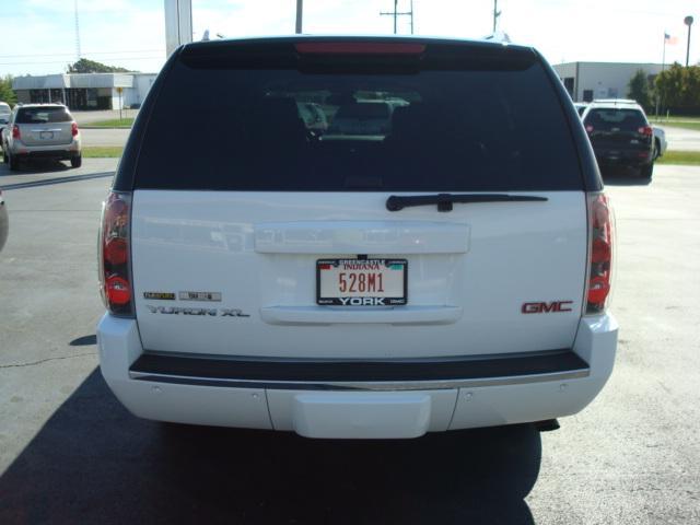 GMC Yukon XL 2009 photo 2