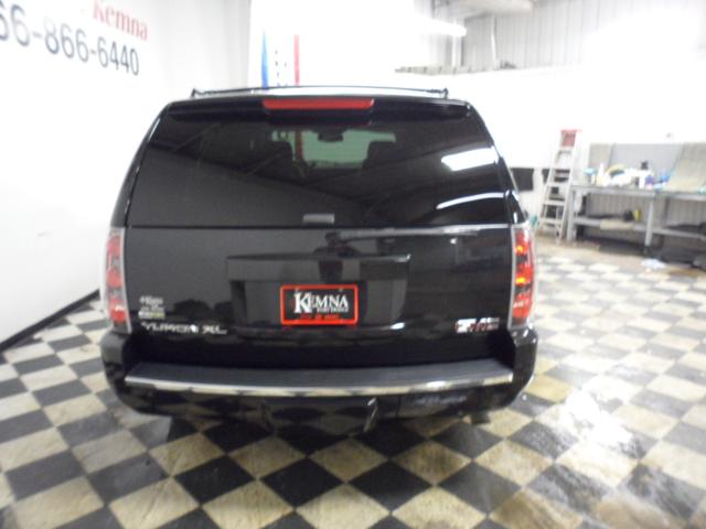 GMC Yukon XL 2009 photo 2