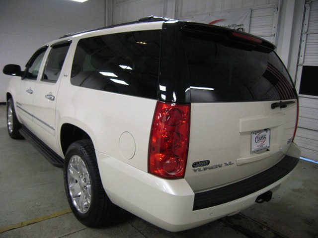 GMC Yukon XL 2009 photo 1