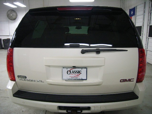 GMC Yukon XL 2009 photo 3