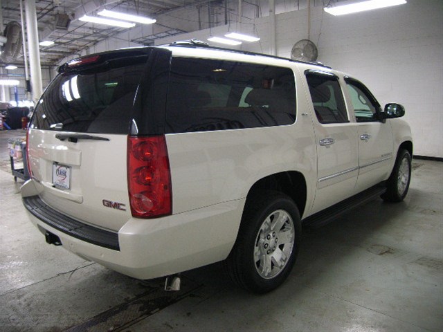 GMC Yukon XL 2009 photo 4