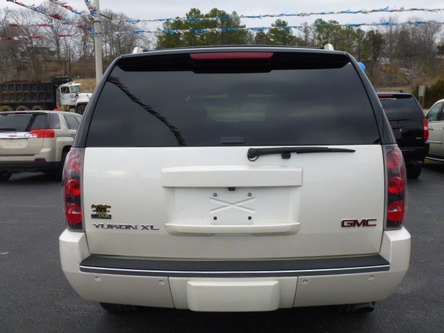 GMC Yukon XL 2009 photo 3