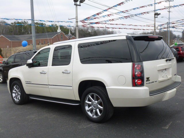 GMC Yukon XL 2009 photo 2