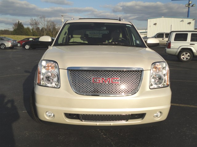 GMC Yukon XL 2009 photo 2