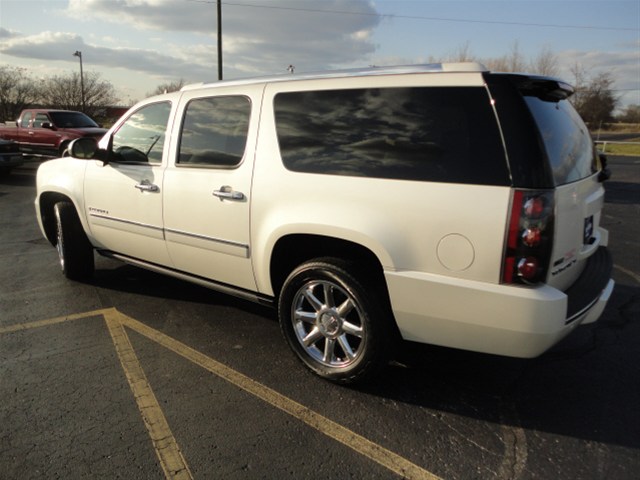 GMC Yukon XL 2009 photo 4