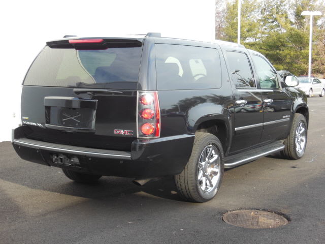 GMC Yukon XL 2009 photo 2