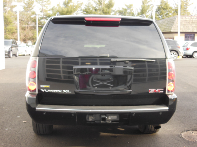 GMC Yukon XL 2009 photo 3