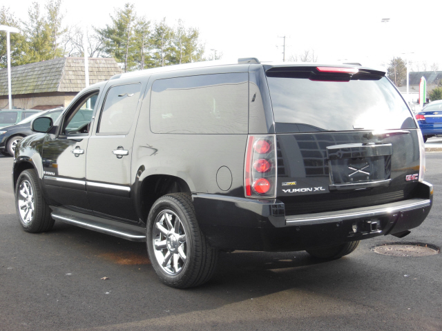 GMC Yukon XL 2009 photo 4