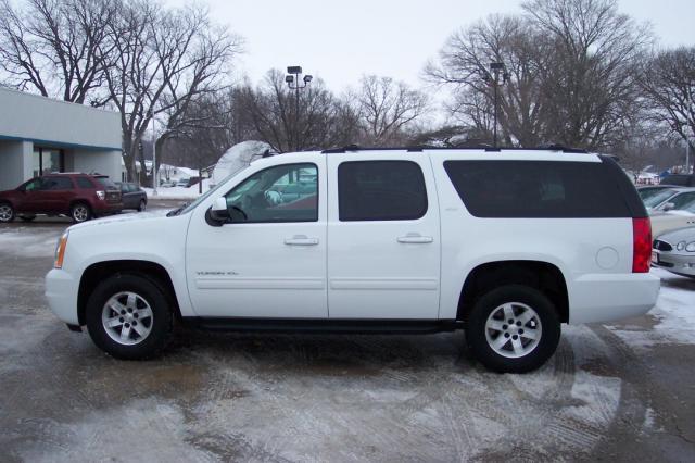 GMC Yukon XL 2010 photo 2