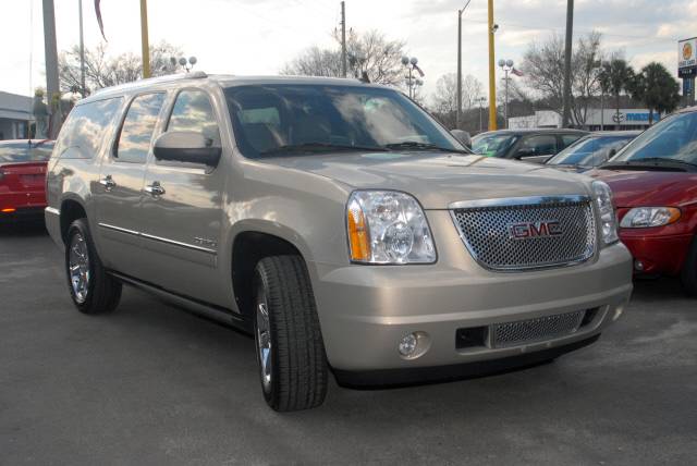 GMC Yukon XL 2010 photo 4