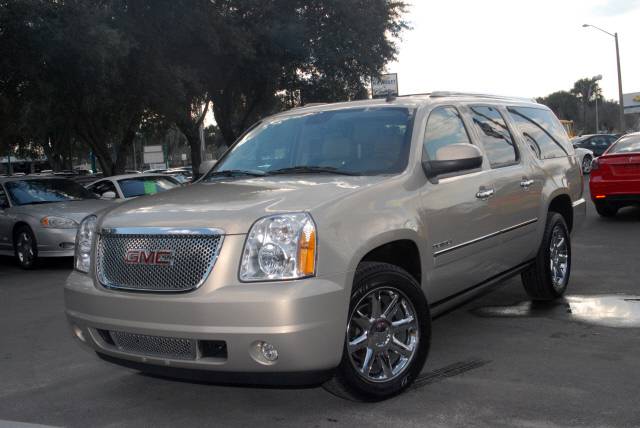 GMC Yukon XL 2010 photo 3