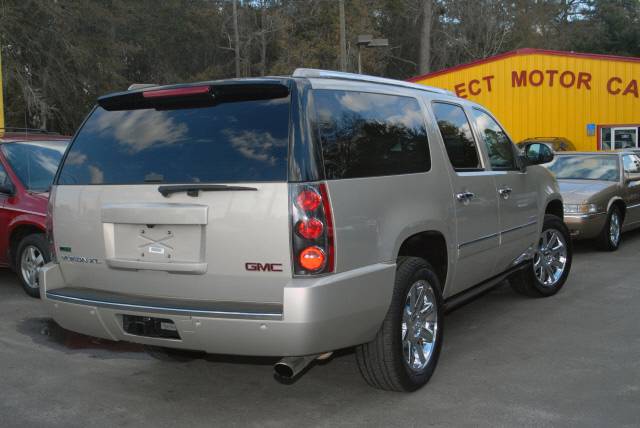 GMC Yukon XL 2010 photo 2