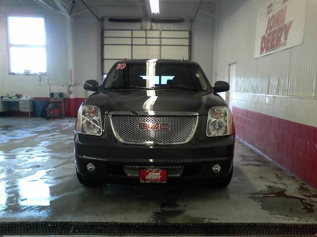 GMC Yukon XL 2010 photo 1