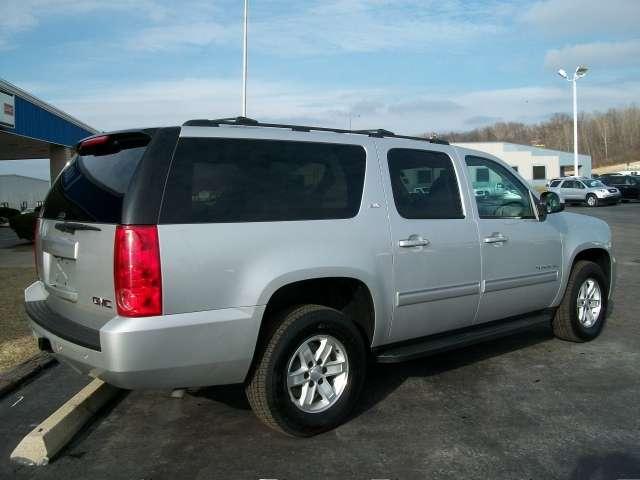 GMC Yukon XL 2010 photo 1