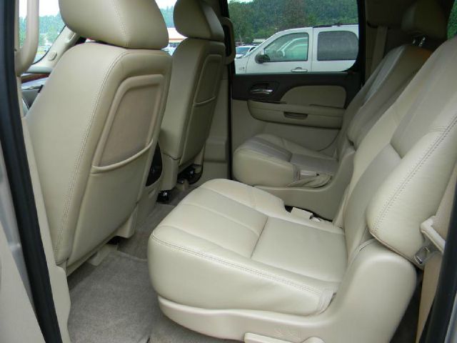 GMC Yukon XL 2010 photo 2