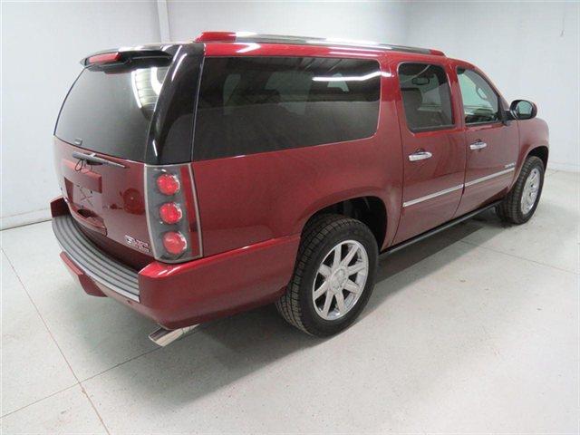 GMC Yukon XL 2010 photo 2