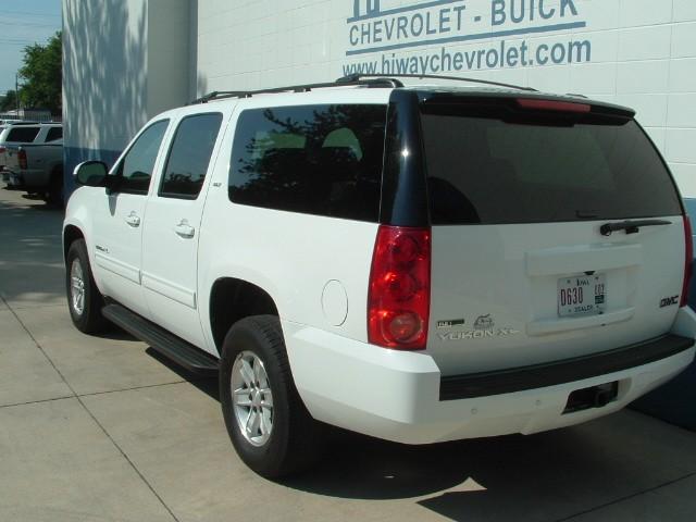 GMC Yukon XL 2010 photo 3