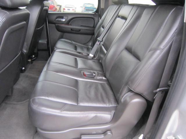 GMC Yukon XL 2010 photo 3