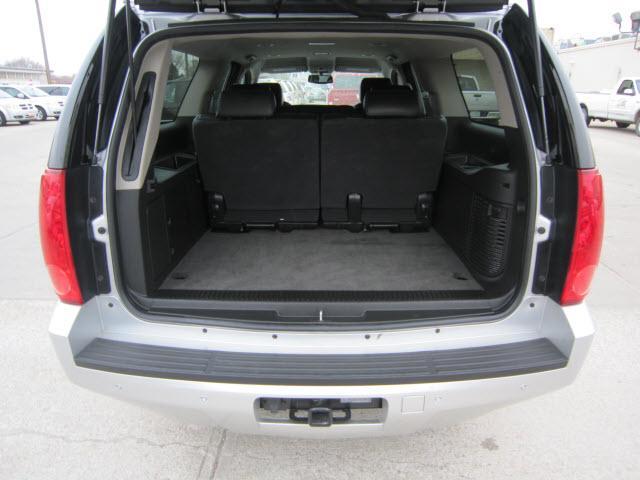 GMC Yukon XL 2010 photo 4