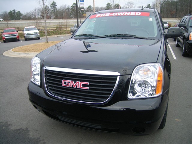 GMC Yukon XL 2011 photo 3