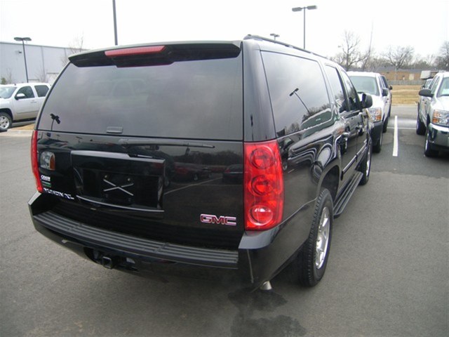 GMC Yukon XL 2011 photo 4