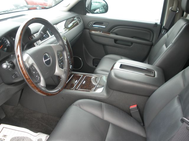 GMC Yukon XL 2011 photo 2