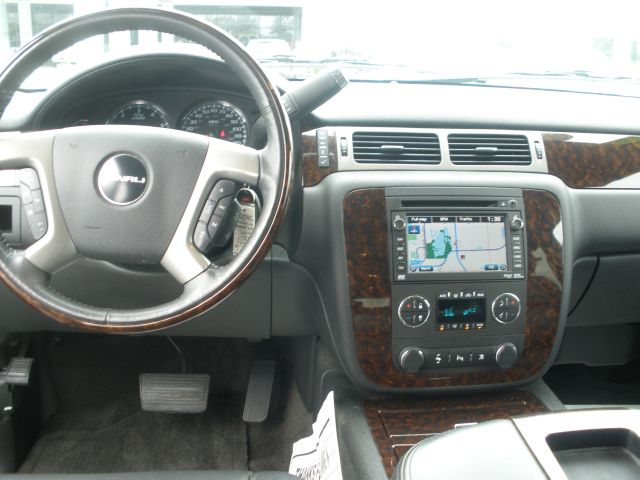 GMC Yukon XL 2011 photo 4