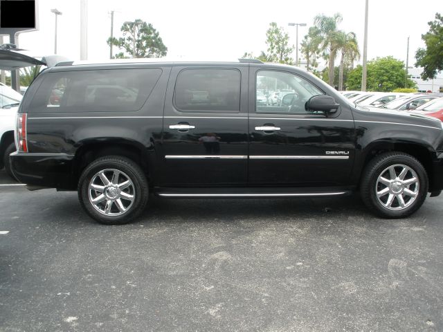 GMC Yukon XL 2011 photo 5