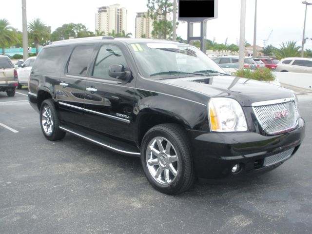 GMC Yukon XL 2011 photo 7