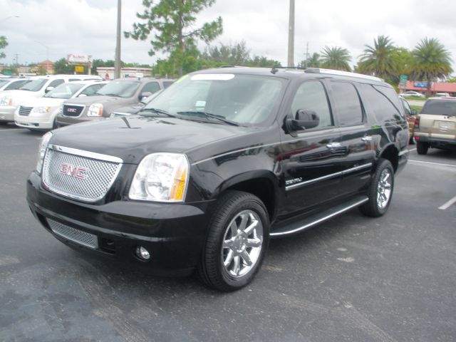 GMC Yukon XL 2011 photo 8