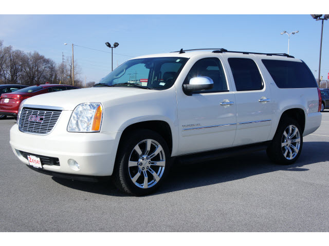 GMC Yukon XL 2011 photo 1