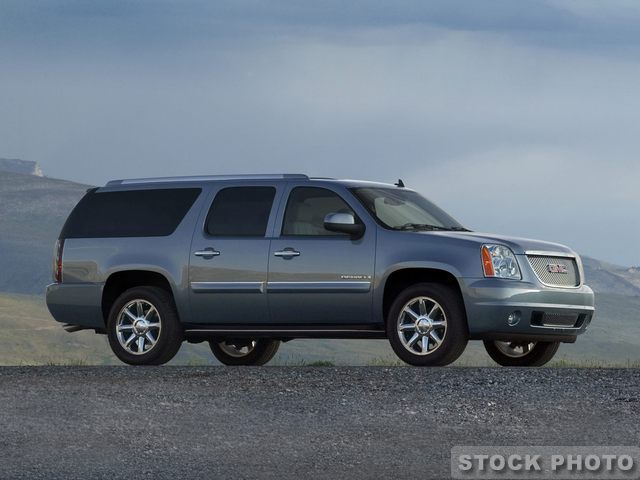 GMC Yukon XL 2011 photo 2