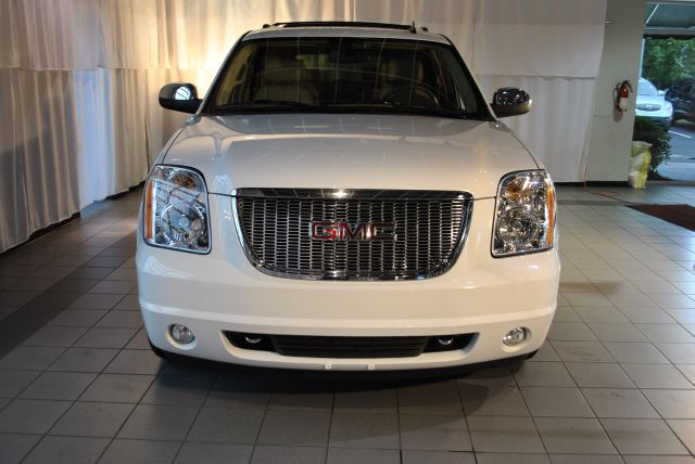 GMC Yukon XL 2011 photo 12