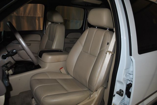 GMC Yukon XL 2011 photo 2